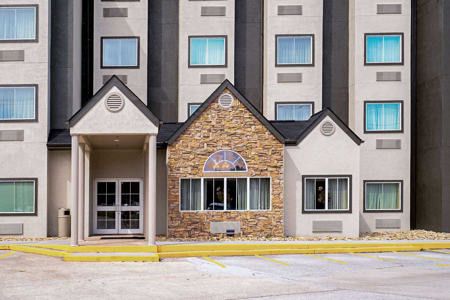 Quality Inn and Suites в Robbinsville, NC