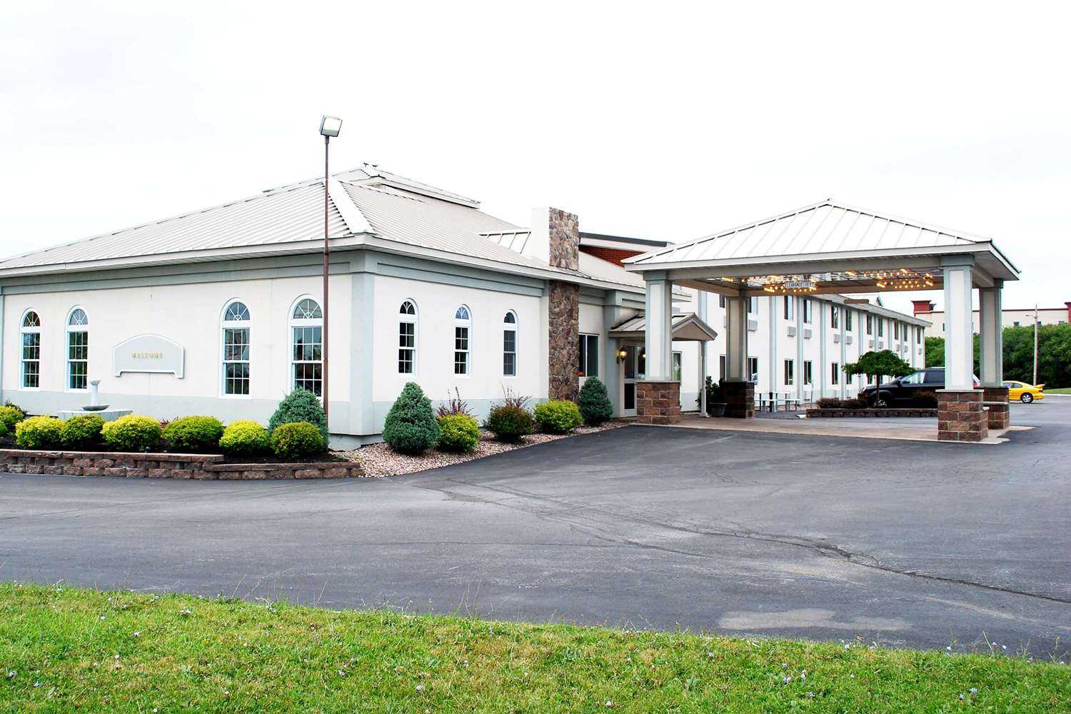 Travelodge by Wyndham Watertown a Watertown, NY