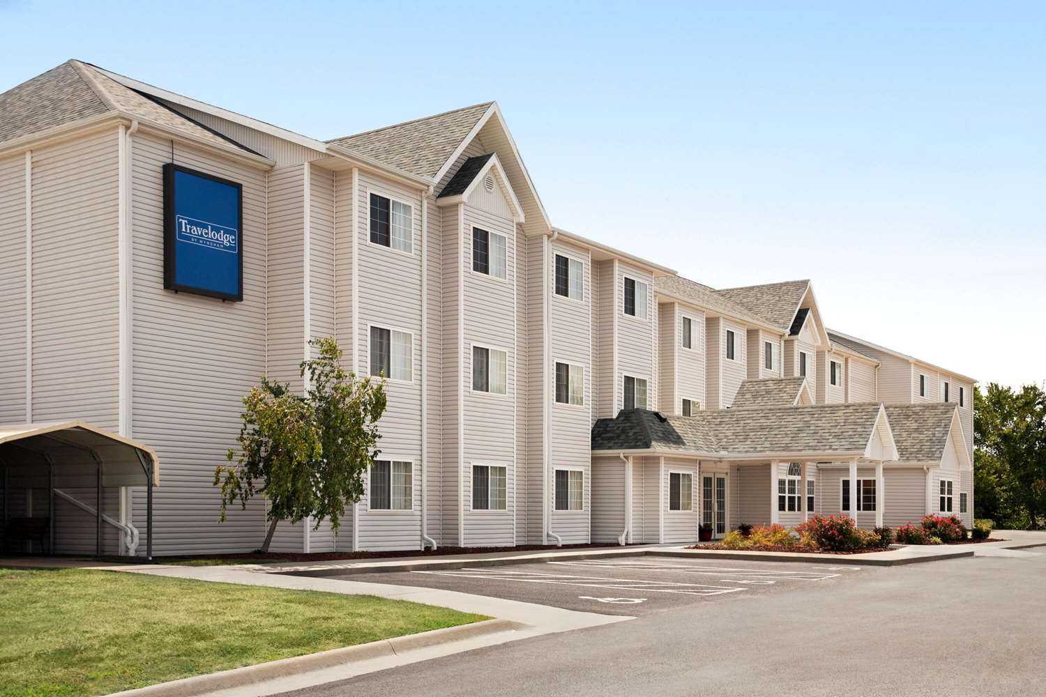 Travelodge by Wyndham Fort Scott в Fort Scott, KS