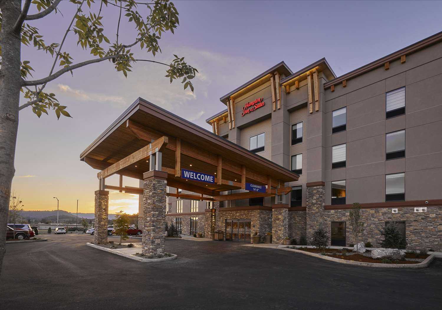 Roseburg, OR 的 Hampton Inn & Suites Roseburg