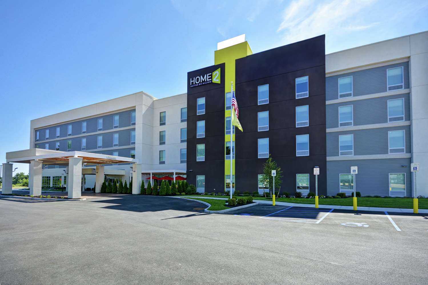 Home2 Suites by Hilton Queensbury Lake George в Queensbury, NY