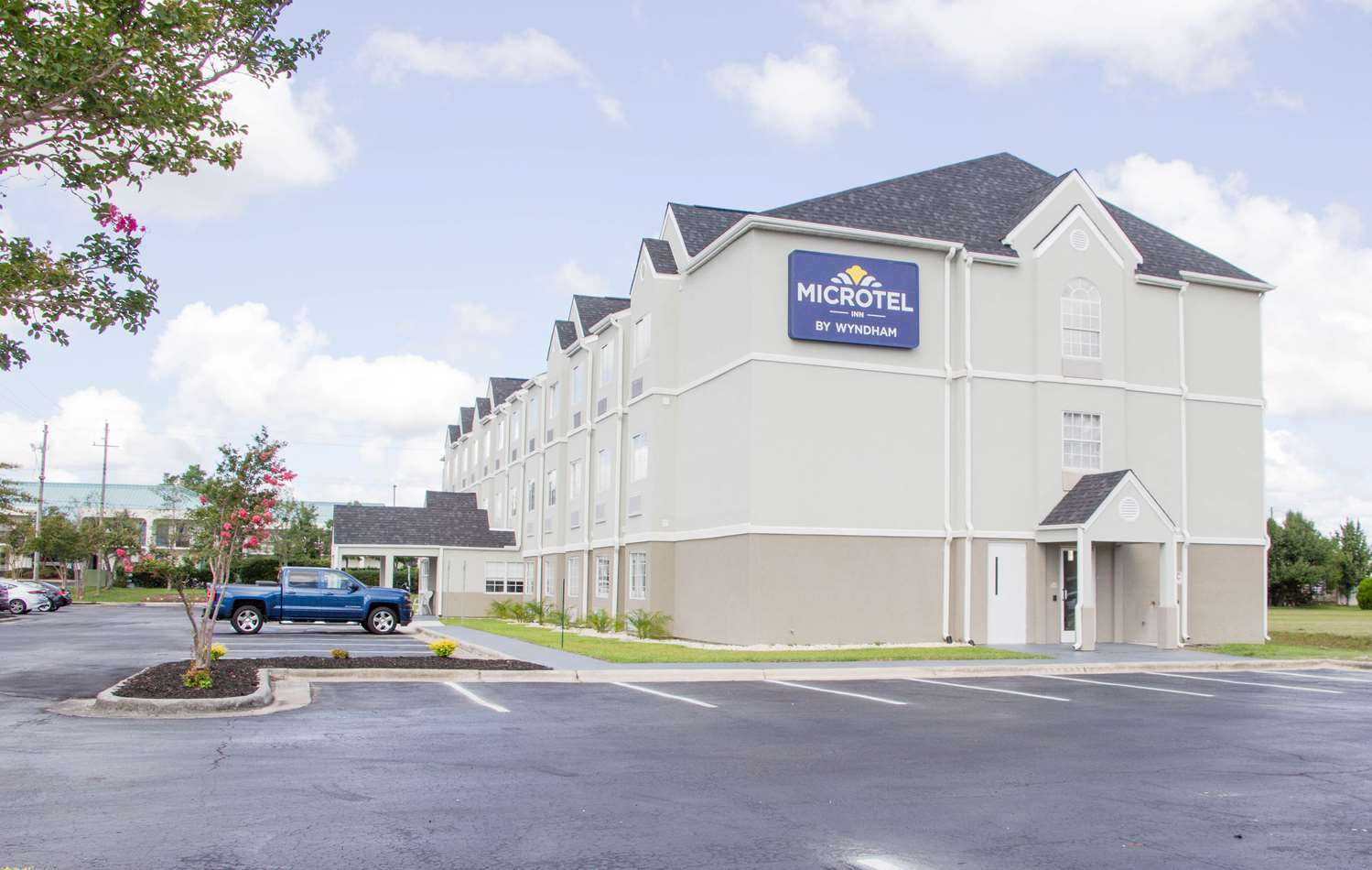 Microtel Inn & Suites by Wyndham Camp Lejeune/Jacksonville в Jacksonville, NC