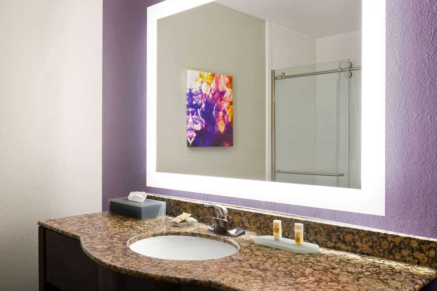 La Quinta Inn & Suites by Wyndham Lackawanna em Lackawanna, NY