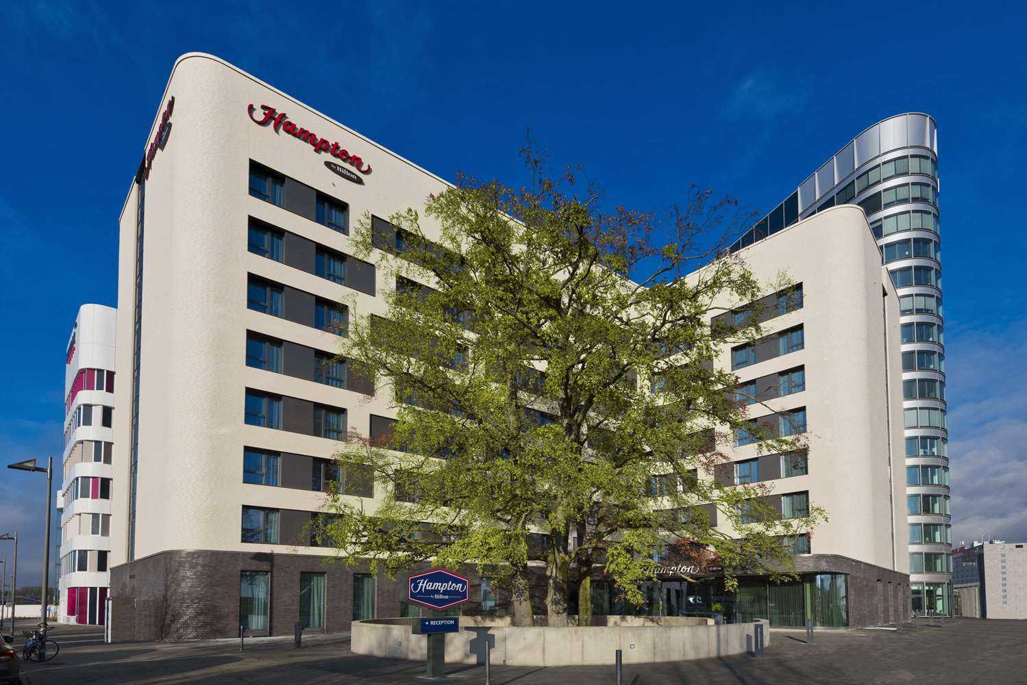 Frankfurt, DE 的 Hampton by Hilton Frankfurt Airport