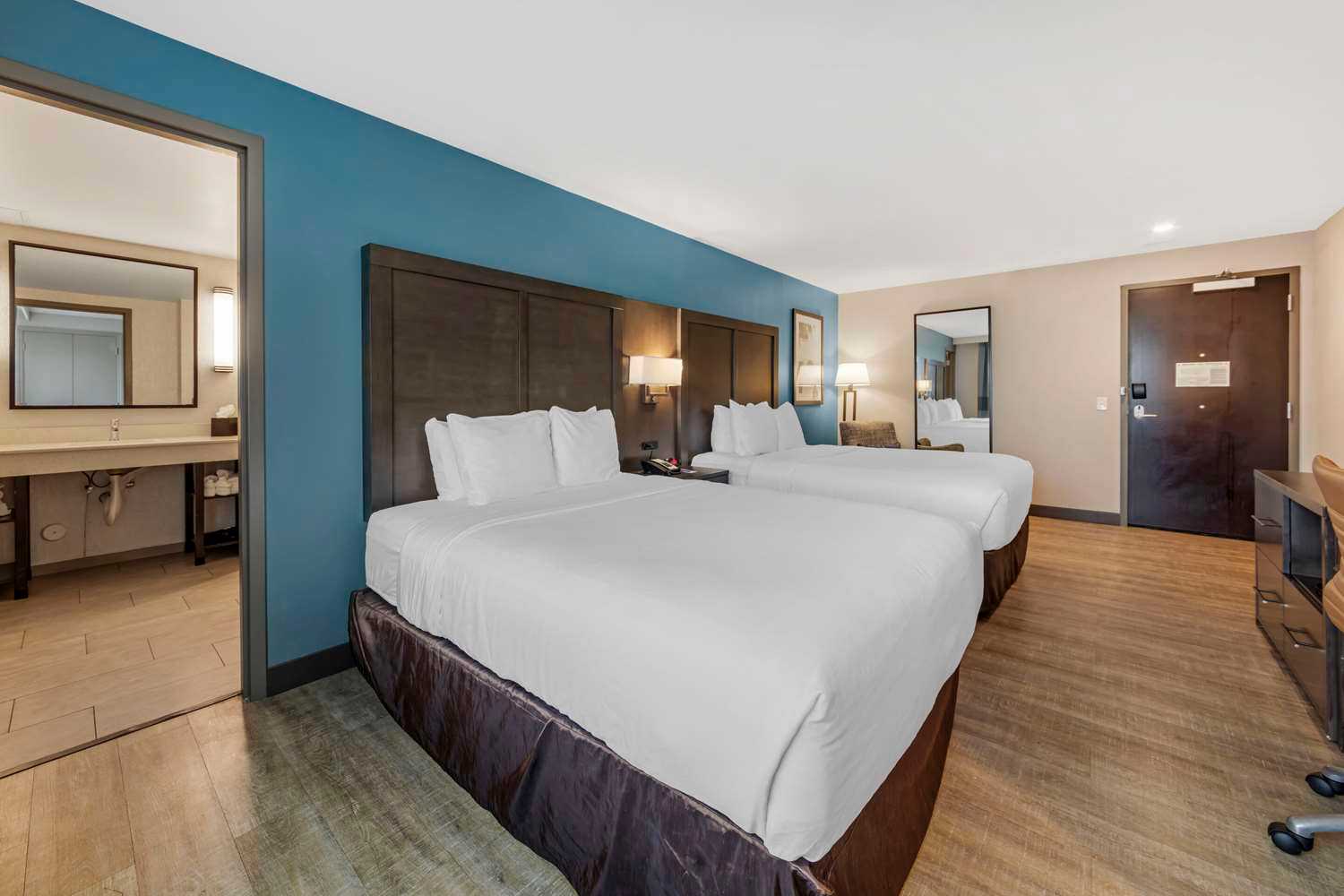 Comfort Inn and Suites Miami International Airport в Miami Springs, FL