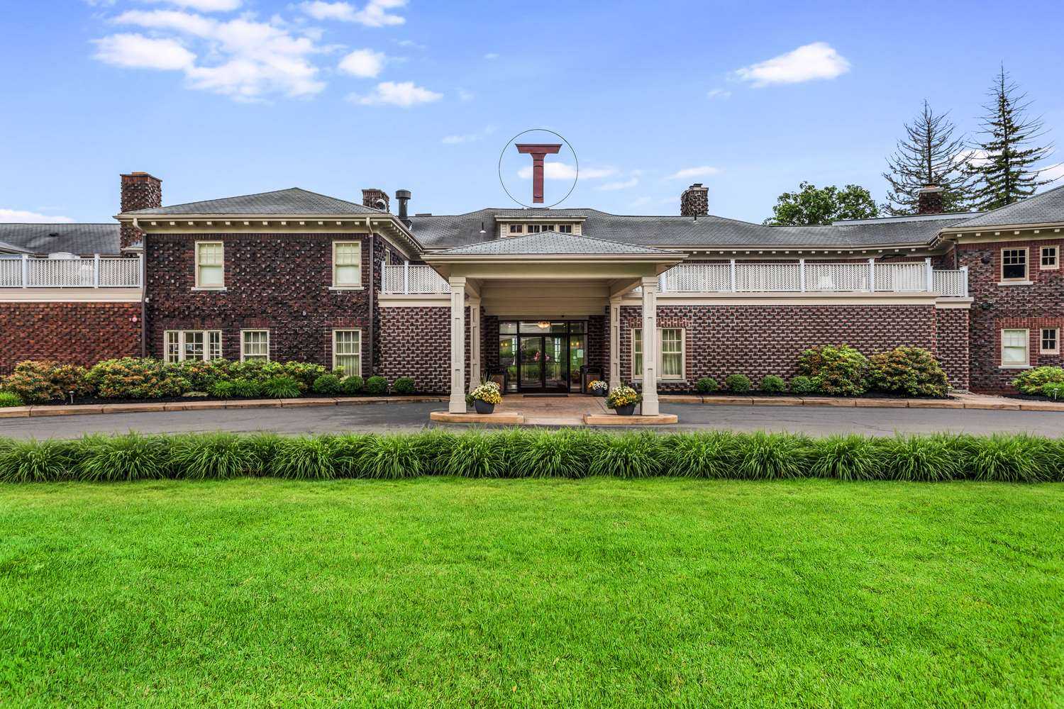 Binghamton, NY 的 Traditions Hotel & Spa, an Ascend Hotel Collection Member