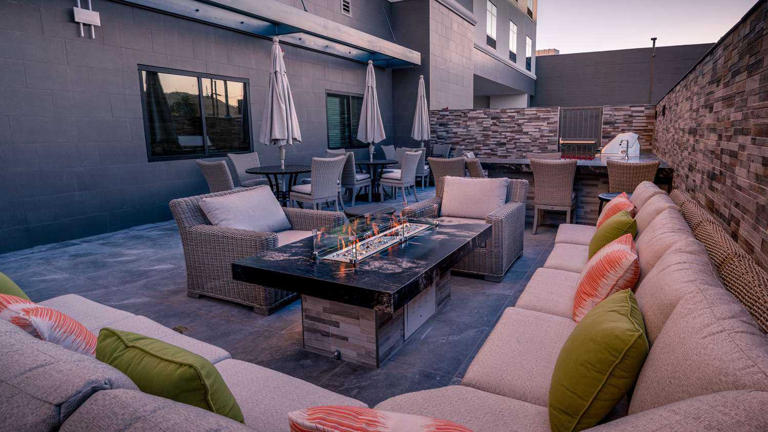 Hampton Inn Riverside Downtown в Riverside, CA