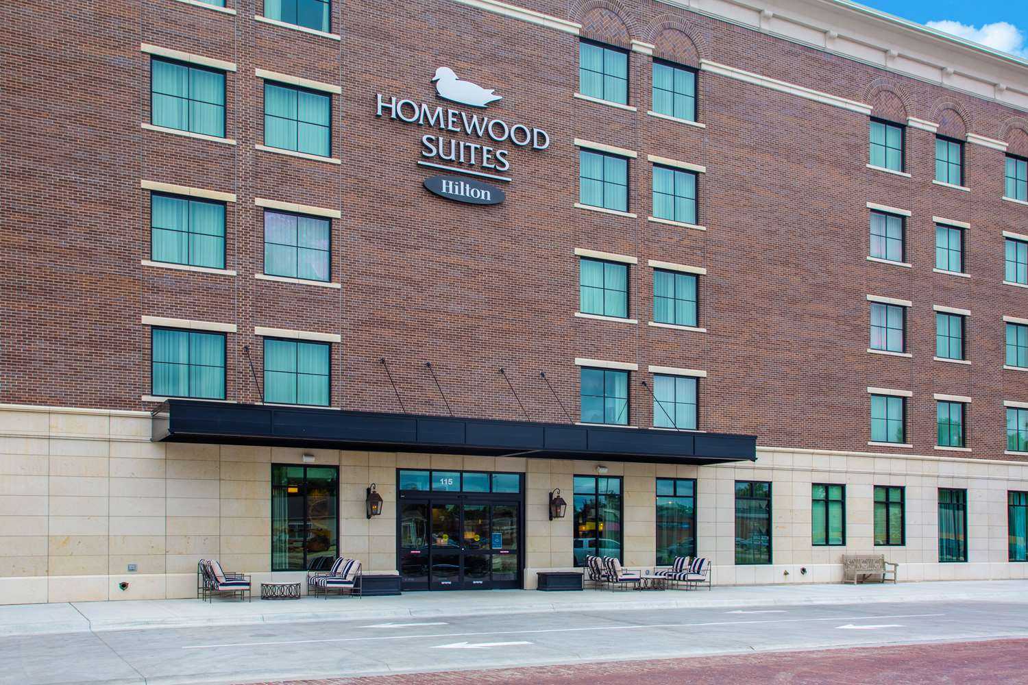 Homewood Suites by Hilton Salina Downtown в Salina, KS