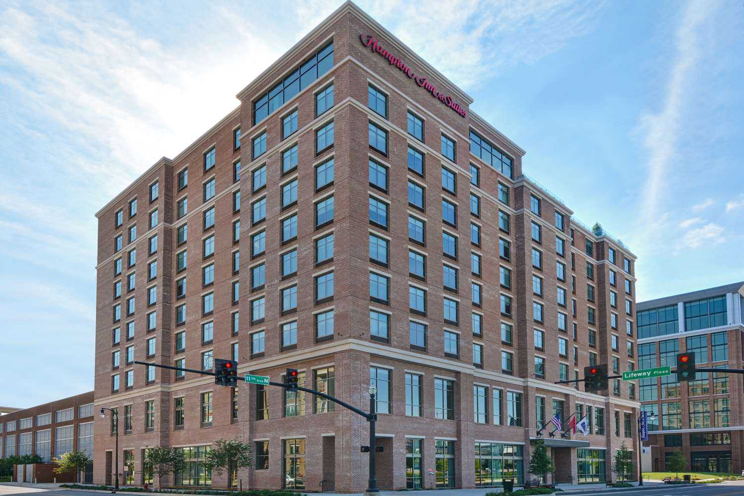 Hampton Inn & Suites Nashville Downtown Capitol View в Nashville, TN