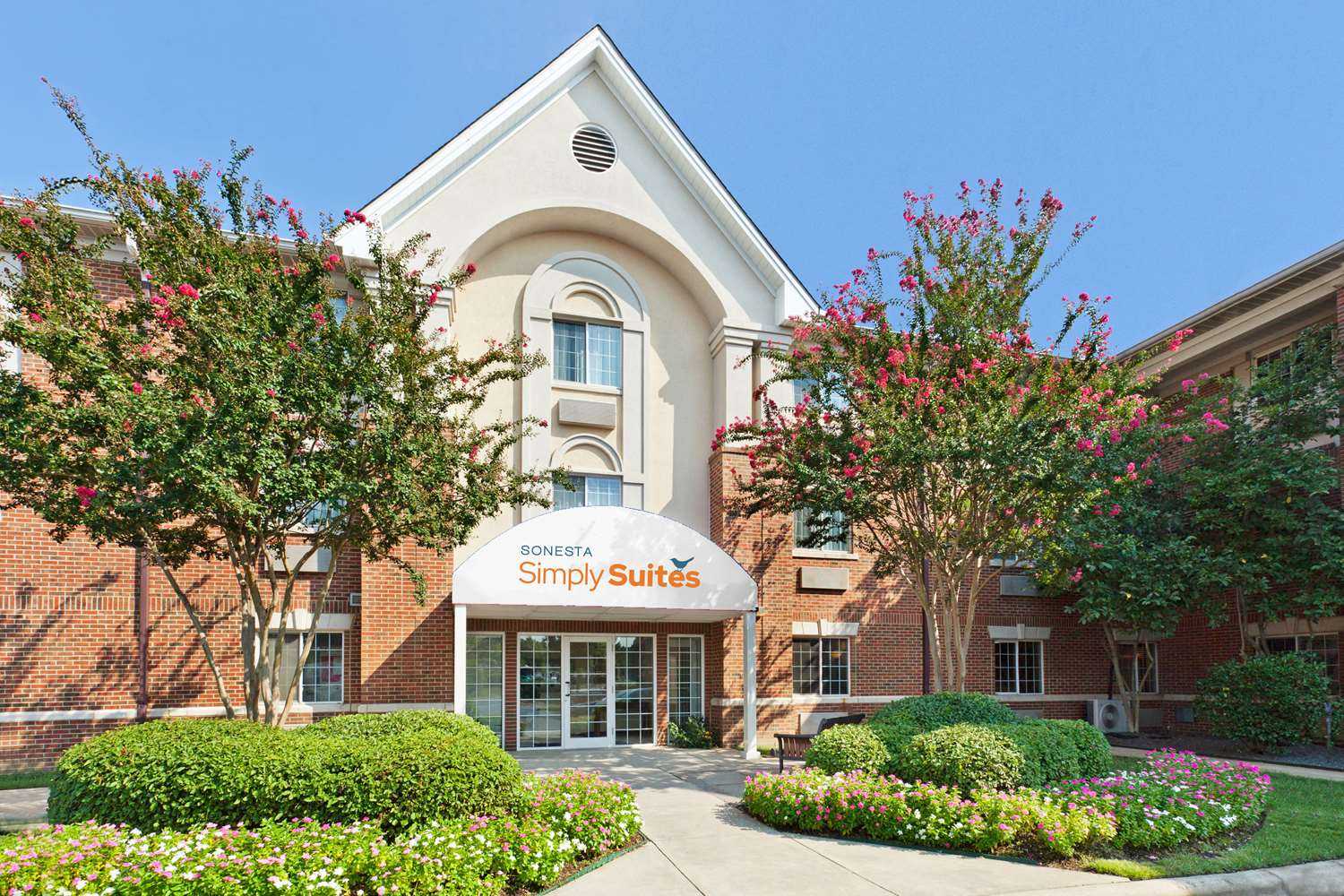 Sonesta Simply Suites Charlotte University в Charlotte, NC