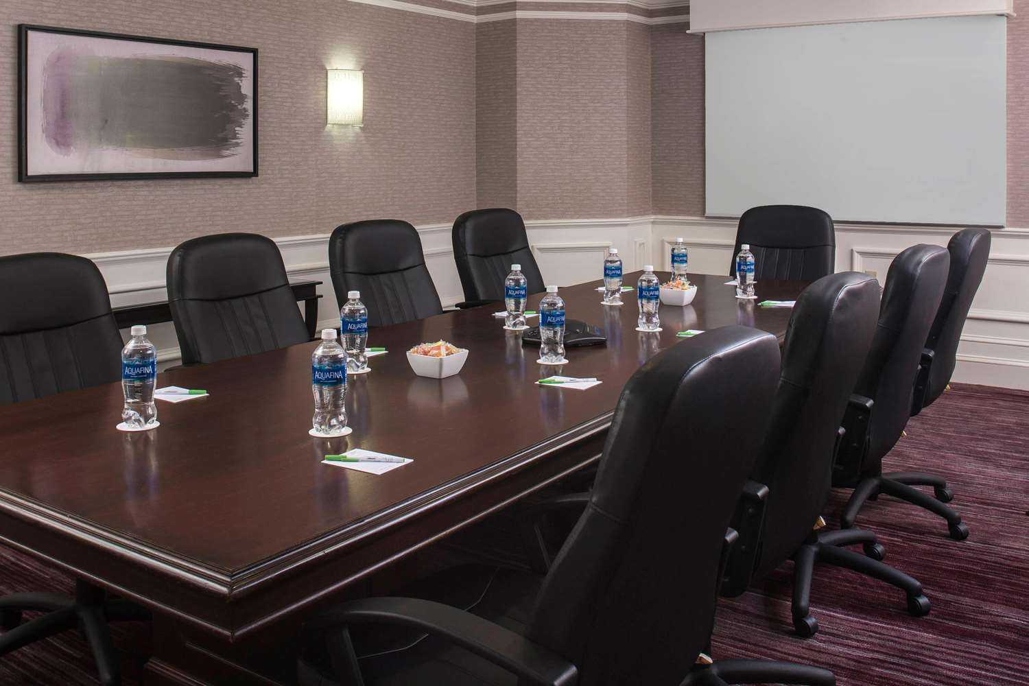 Sonesta Select Boston Lowell Chelmsford в Lowell, MA