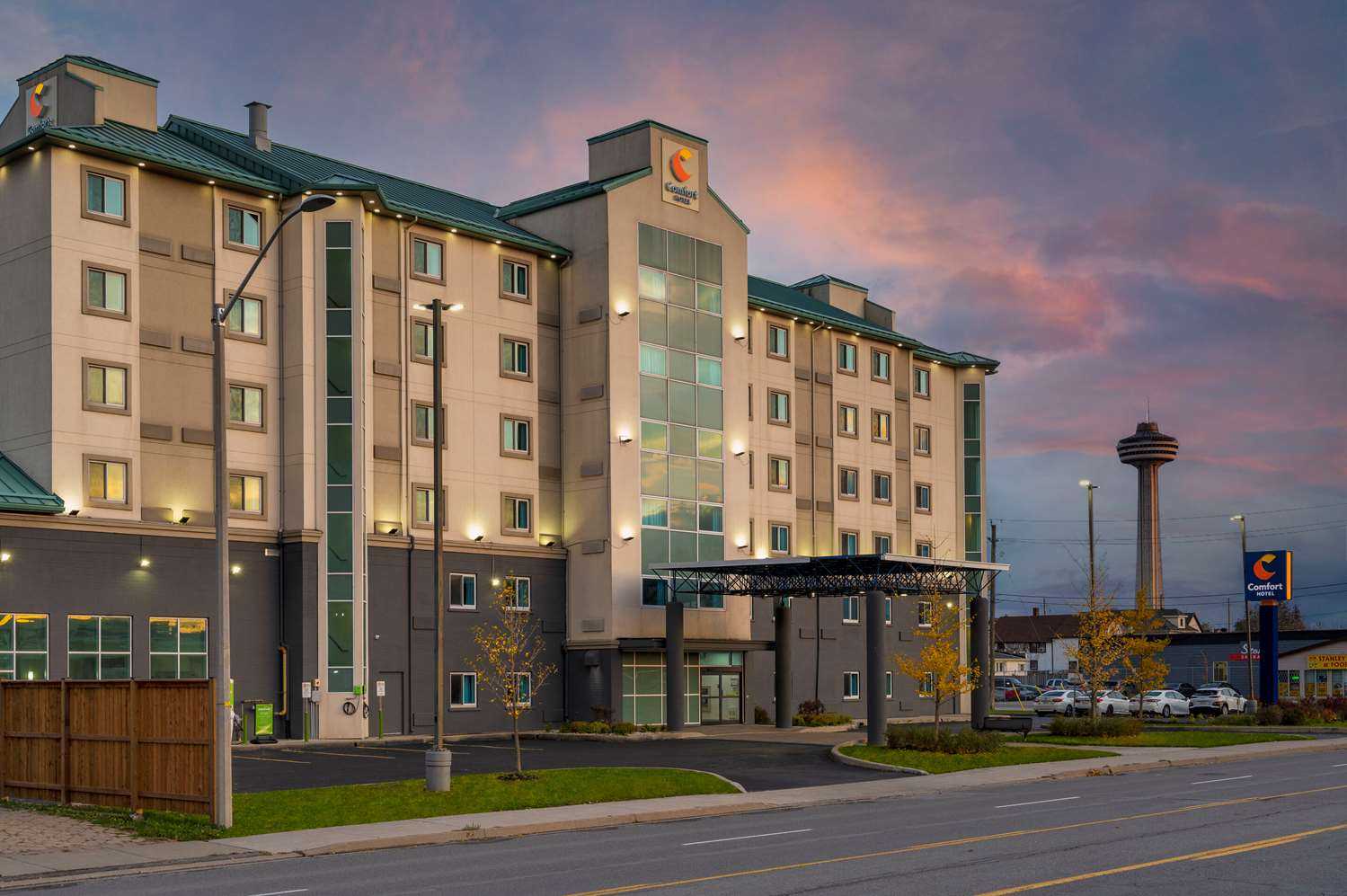 Comfort Hotel - Niagara Falls в Niagara Falls, ON
