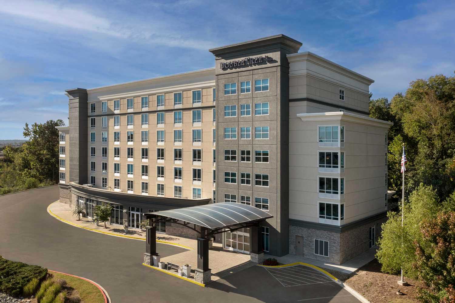 DoubleTree by Hilton Chattanooga Hamilton Place в Chattanooga, TN