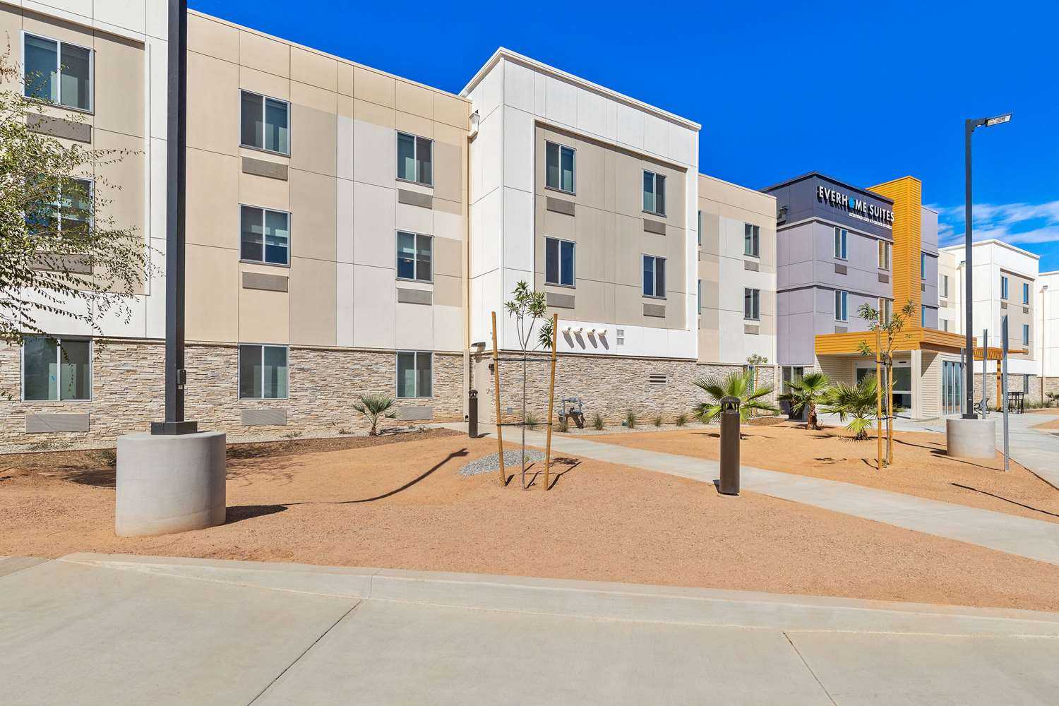 Everhome Suites Corona в Corona, CA