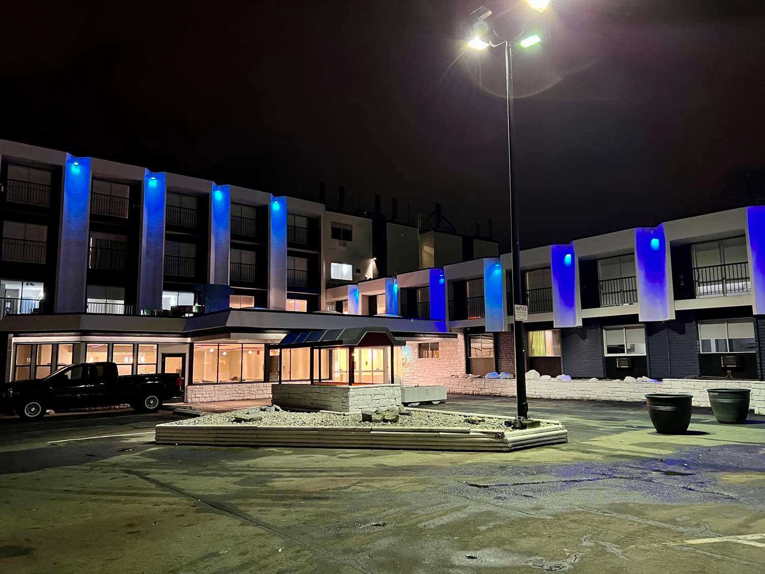 The Vic, Ascend Hotel Collection в Victoria, BC