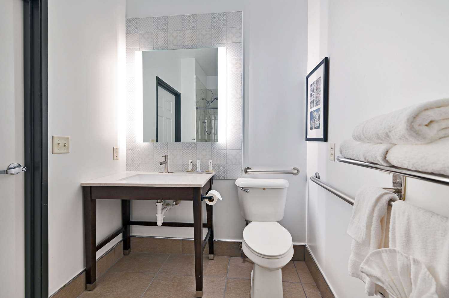 Country Inn & Suites By Radisson Bloomington-Normal Airport,IL a Bloomington, IL