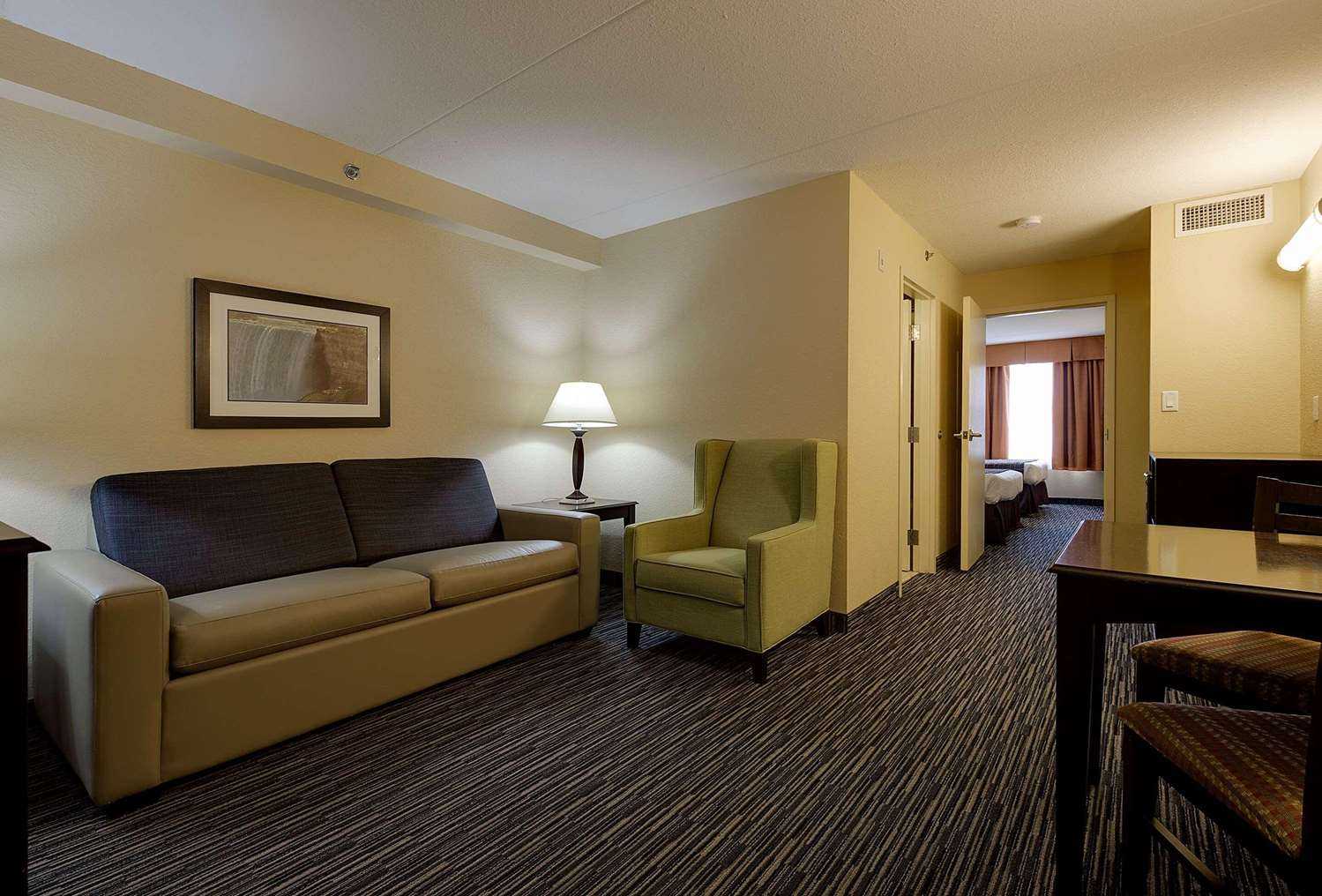 Country Inn & Suites By Radisson Niagara Falls в Niagara Falls, ON