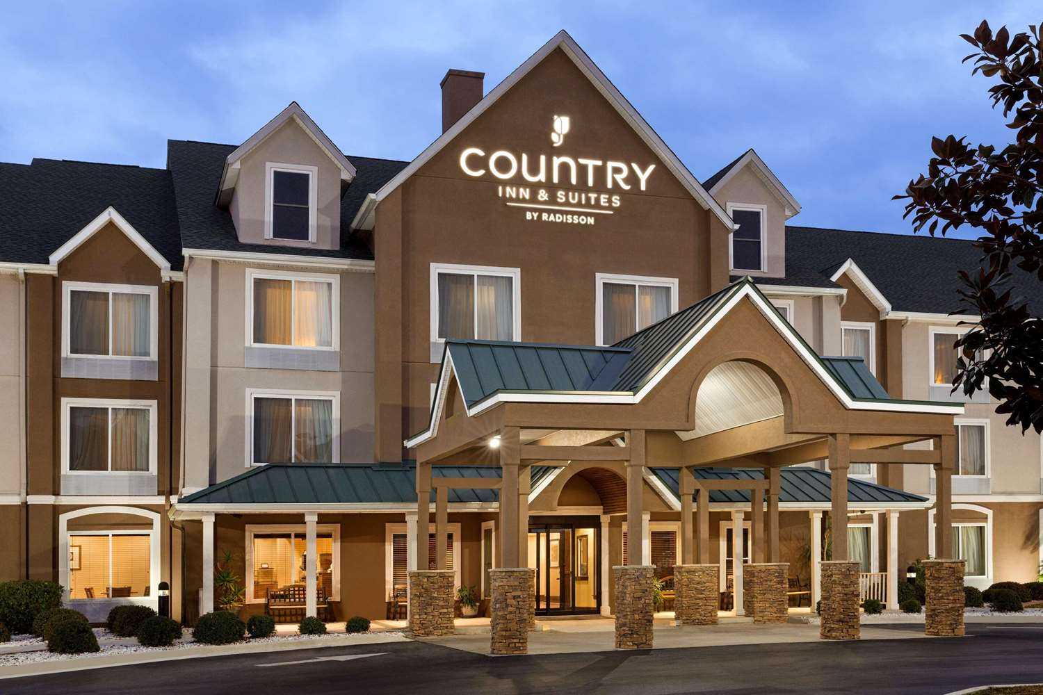 Country Inn & Suites By Radisson Savannah I-95 North in Hafen Wentworth, GA
