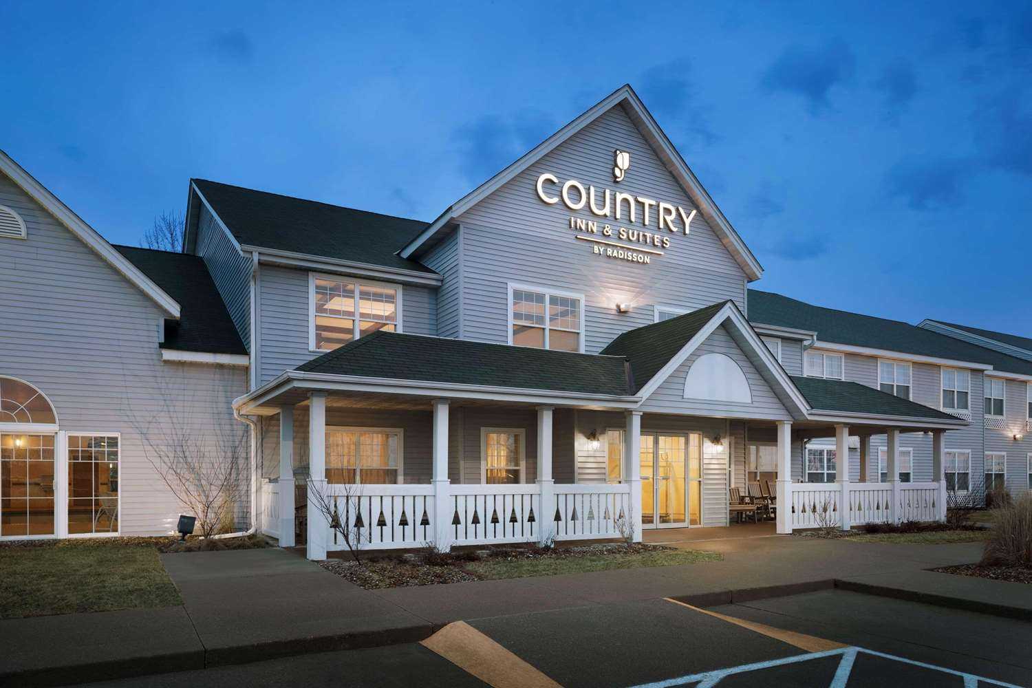 Country Inn & Suites By Radisson, Grinnell IA in Grinnell, IA