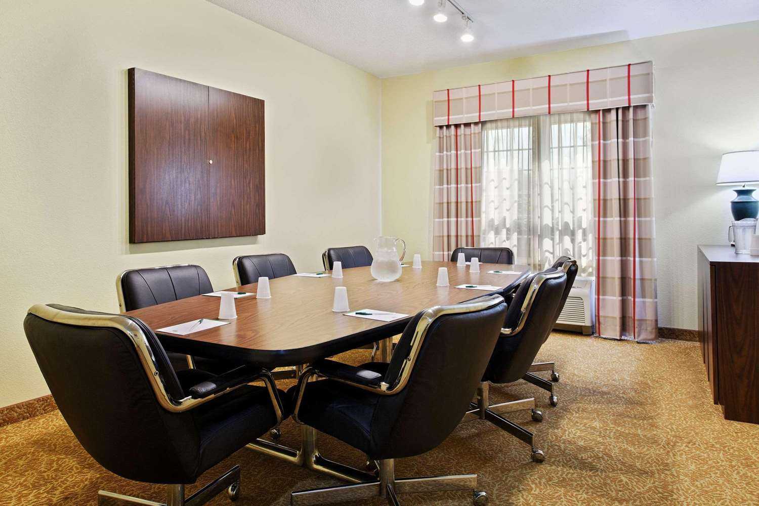 Country Inn & Suites By Radisson, Elgin, IL в Elgin, IL