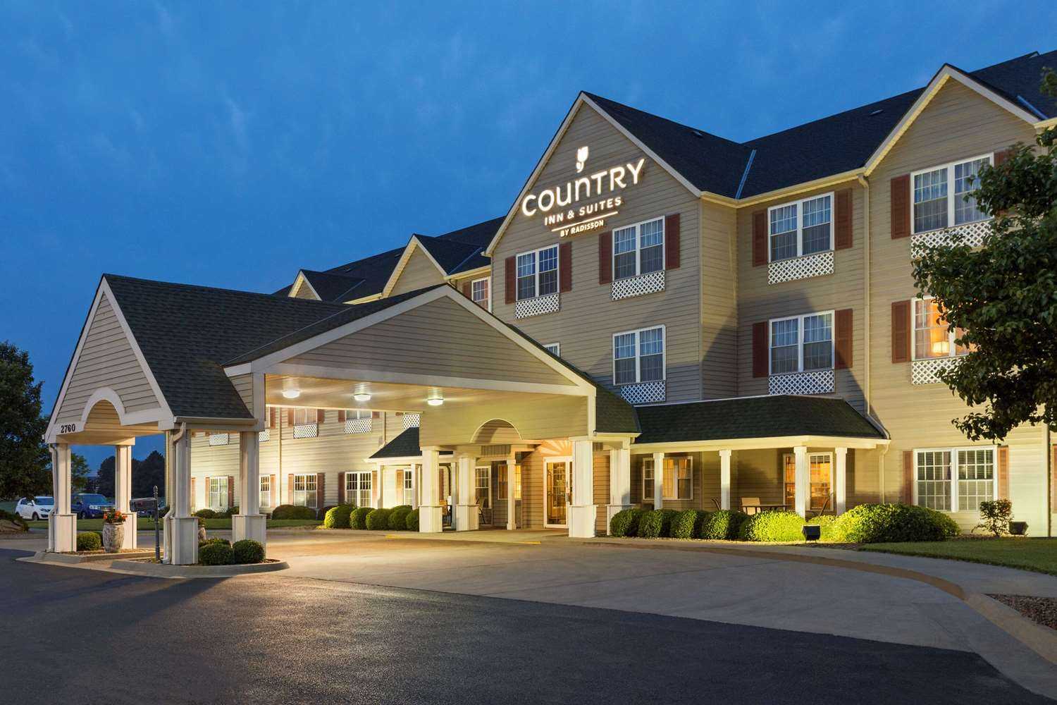 Country Inn & Suites By Radisson Salina в Salina, KS