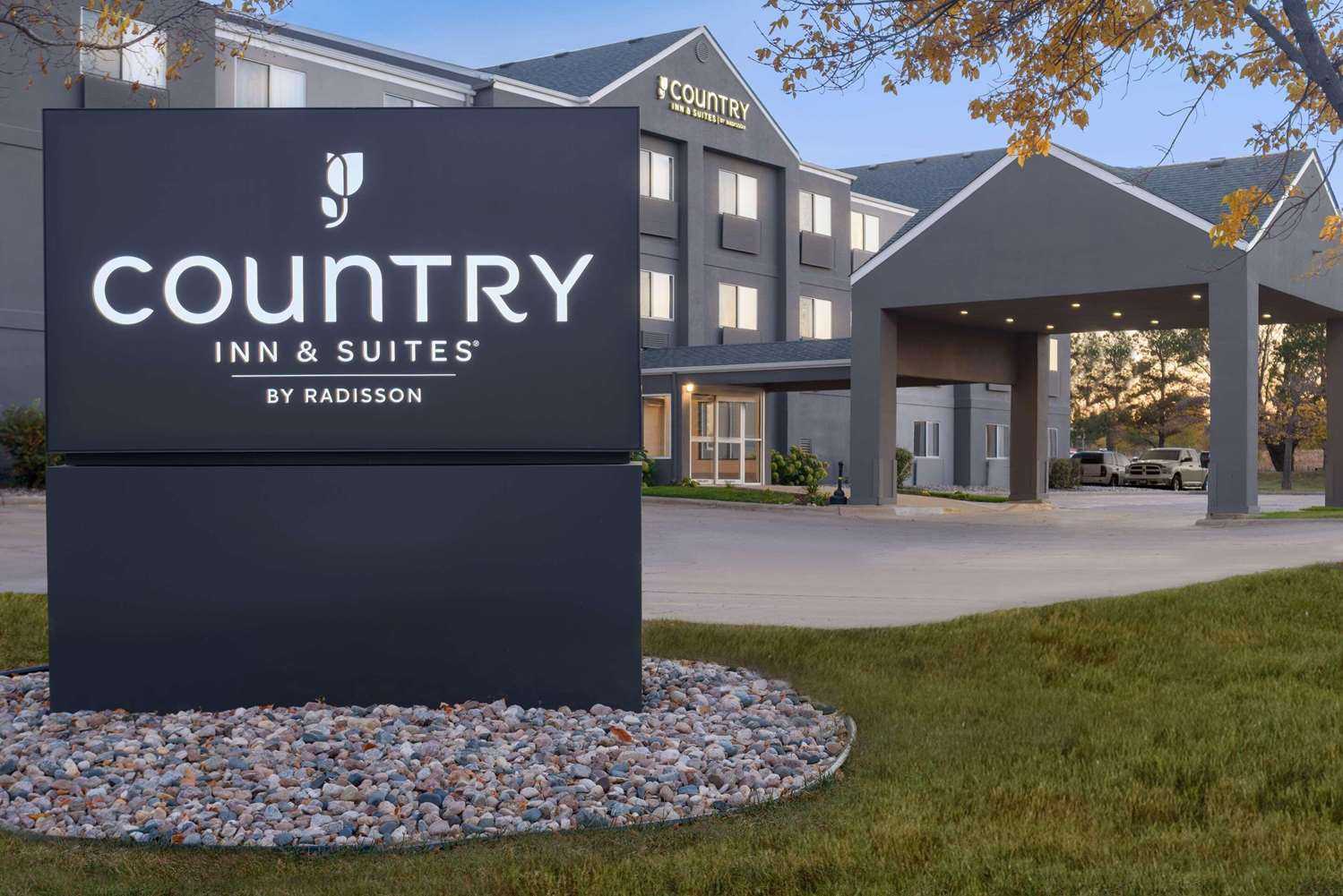 Country Inn and Suites by Radisson Brookings, Brookings, SD