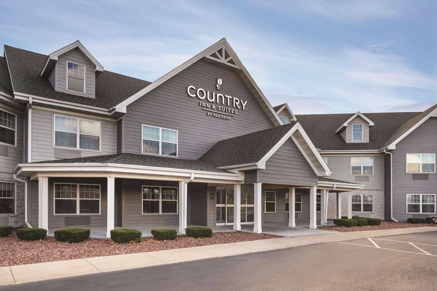 Country Inn & Suites By Radisson Germantown a Germantown, WI