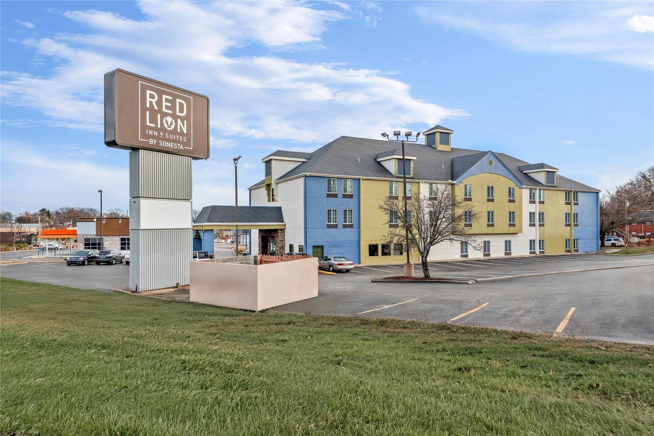 Red Lion Inn & Suites Blue Springs em Blue Springs, MO
