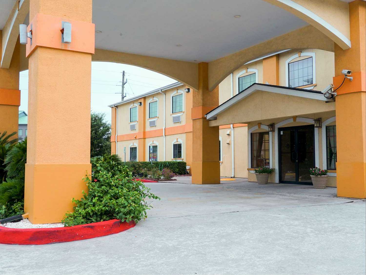 Americas Best Value Inn & Suites Bush Intl Airport в Humble, TX
