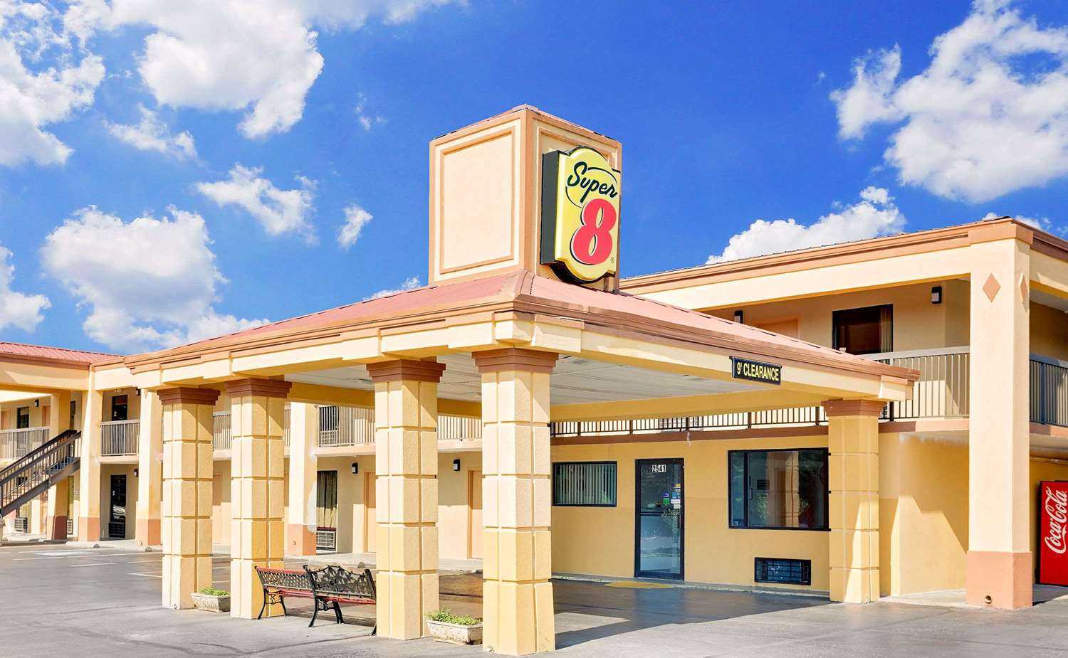 Super 8 by Wyndham Athens в Athens, TN