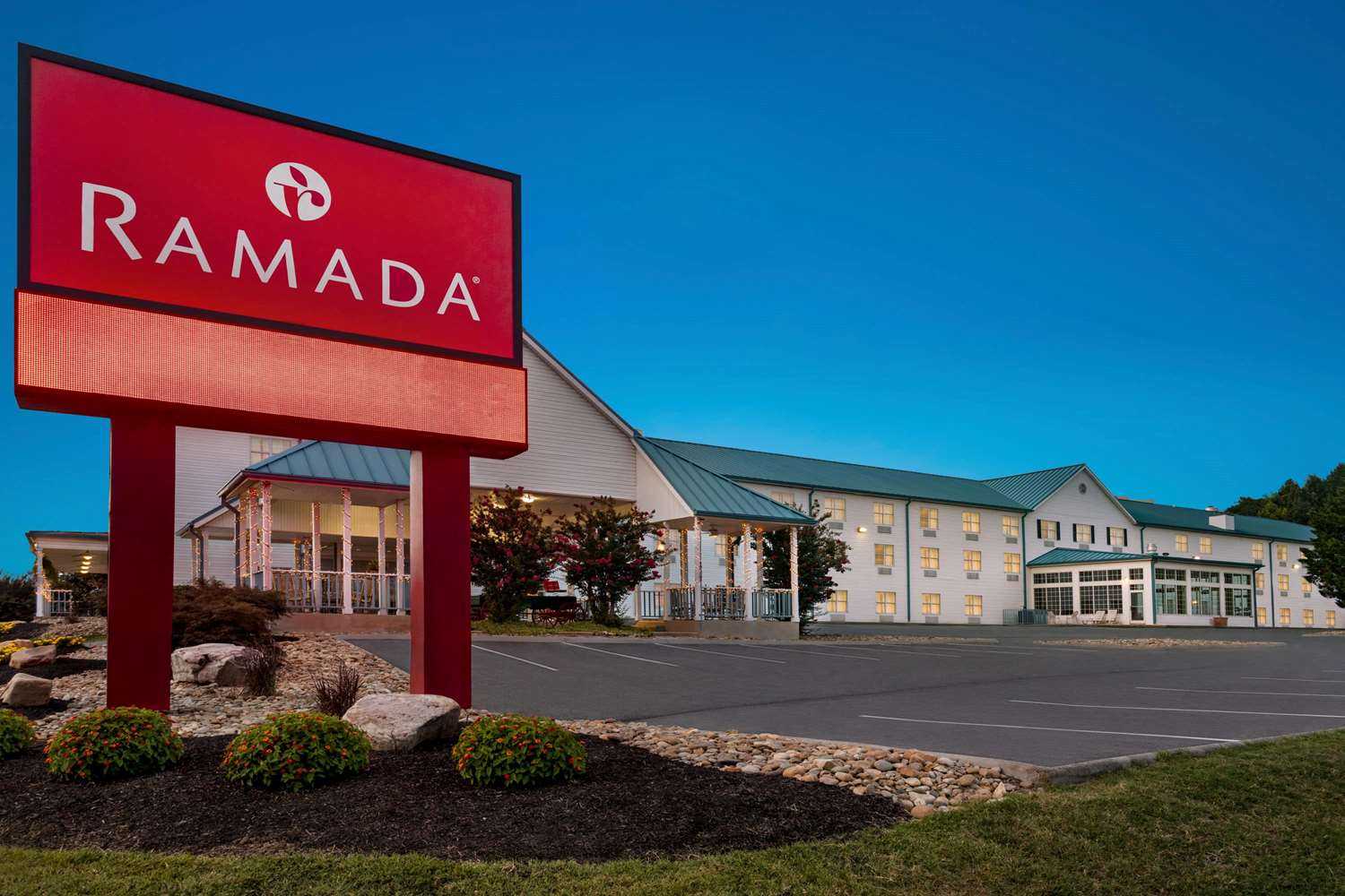 Ramada by Wyndham Pigeon Forge North в Pigeon Forge, TN