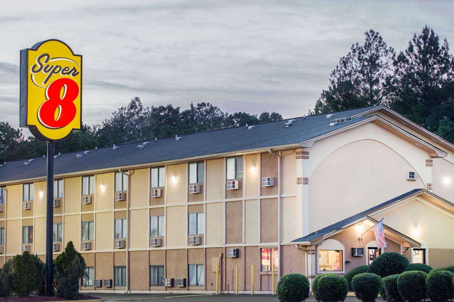 Super 8 by Wyndham Warner Robins в Warner Robins, GA