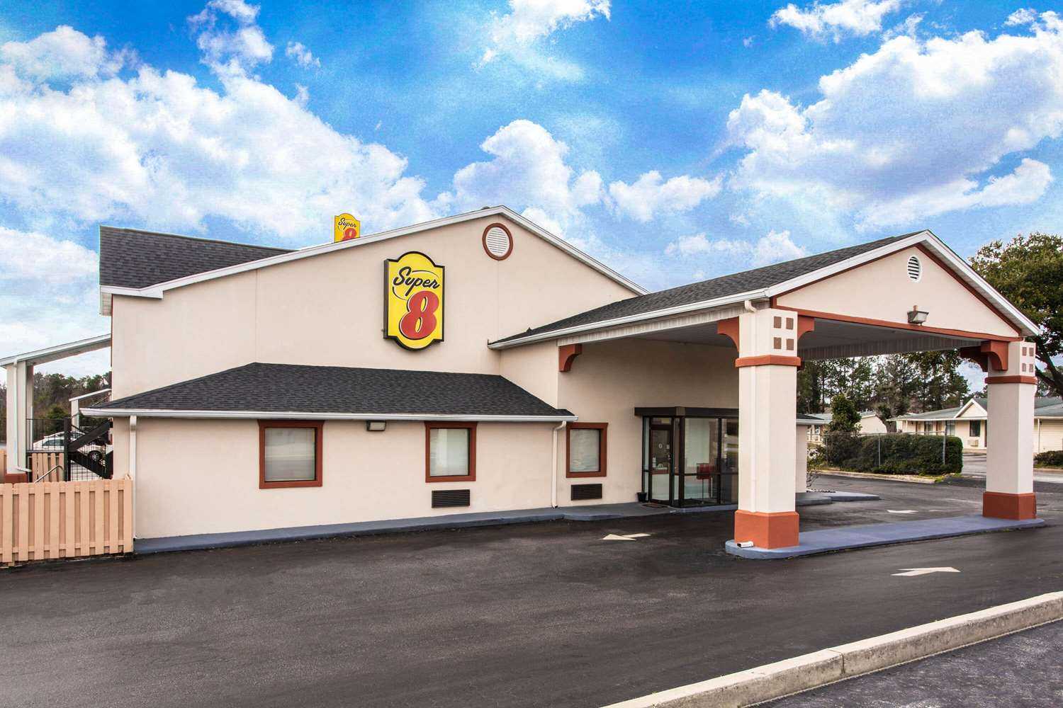 Super 8 by Wyndham Florence в Florence, SC