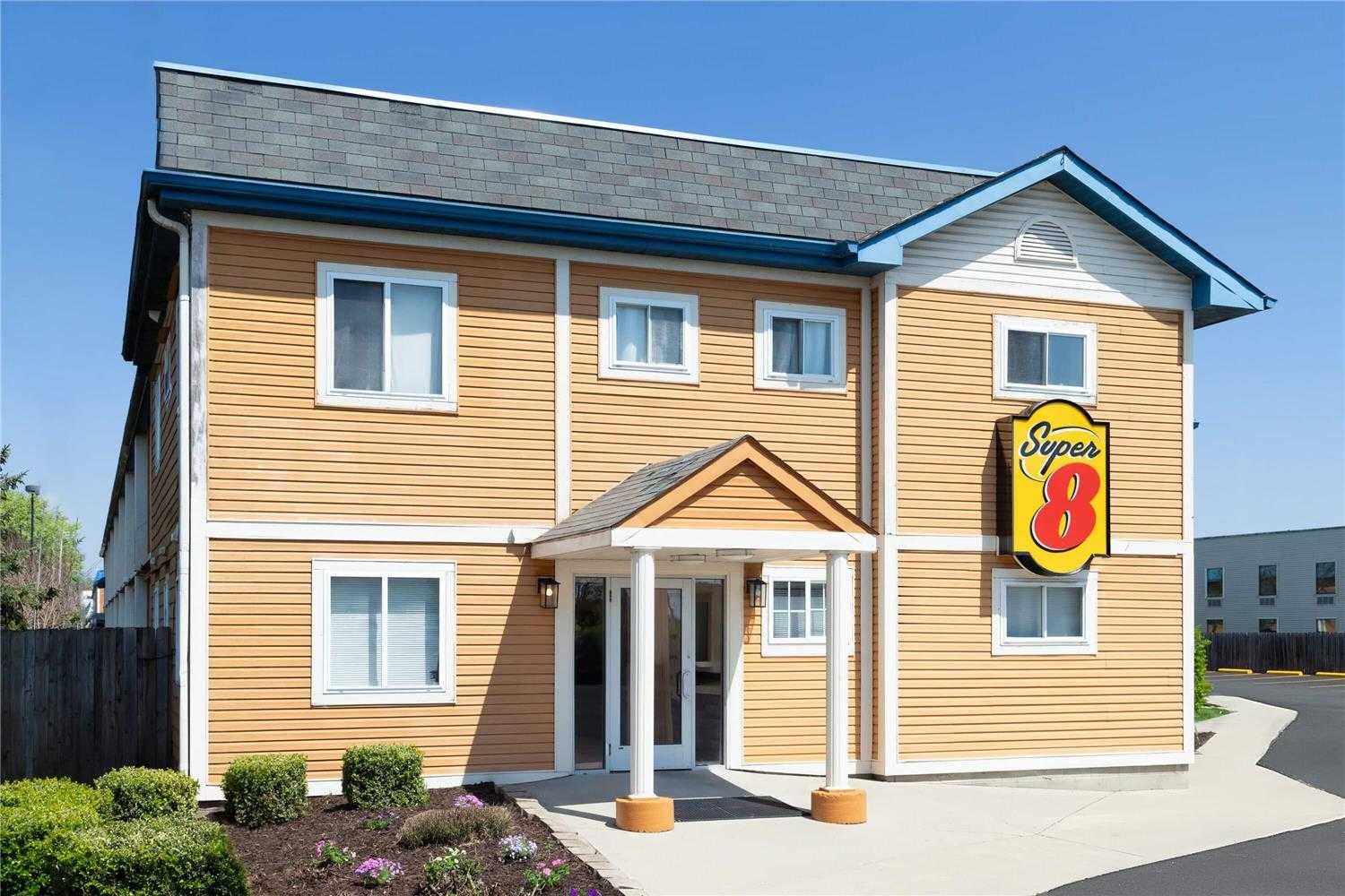 Super 8 by Wyndham Columbus in Columbus, OH