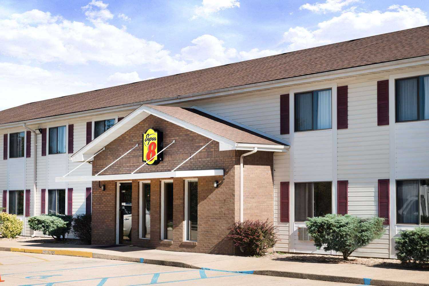 Super 8 by Wyndham West Plains in West Plains, MO