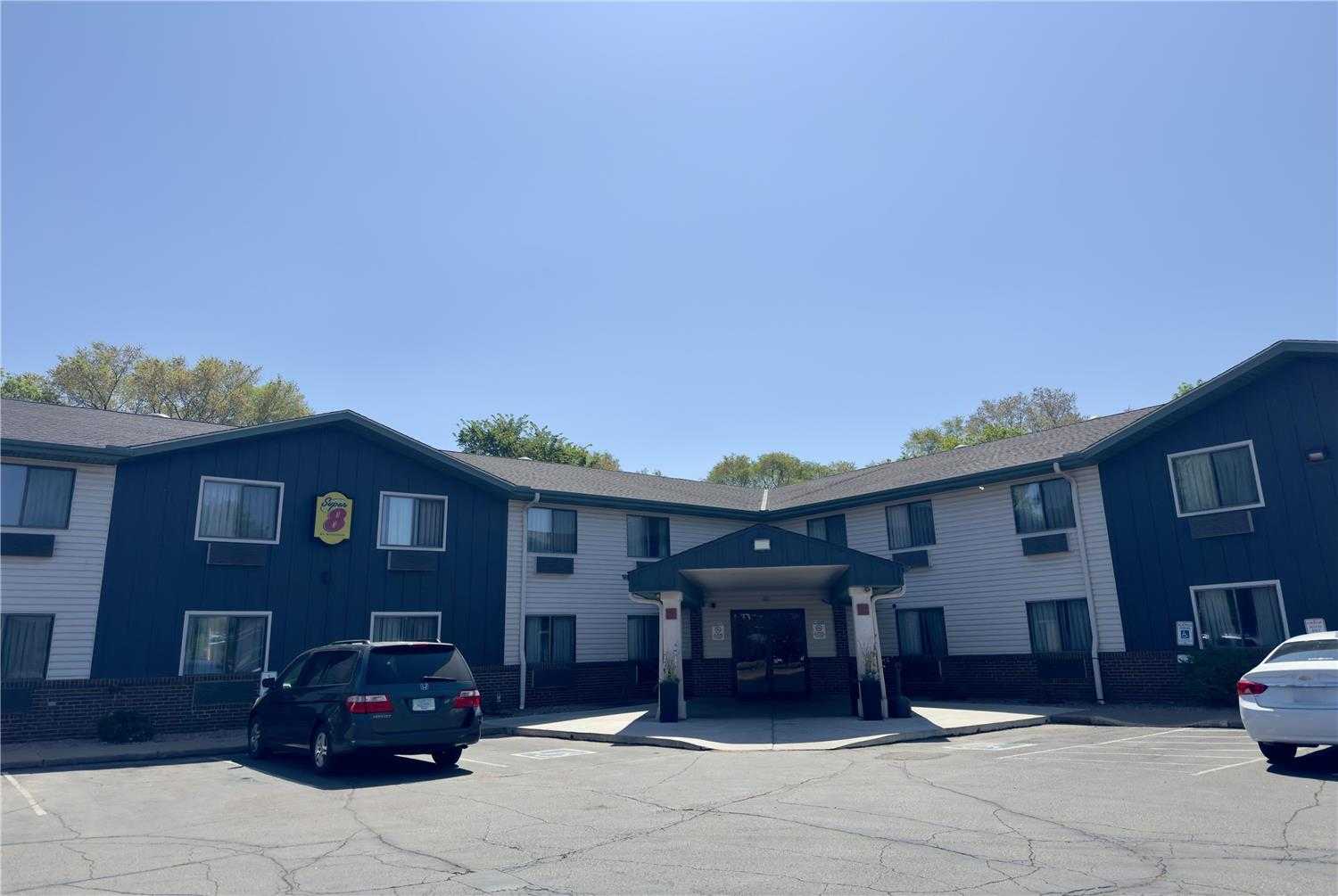 Super 8 by Wyndham Shakopee in Shakopee, MN