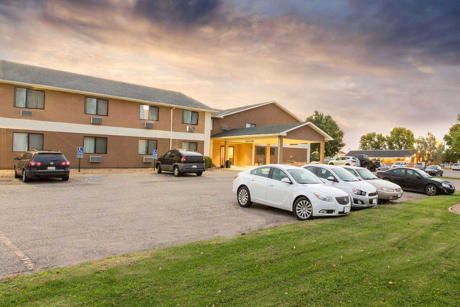 Blue Earth, MN 的 Super 8 by Wyndham Blue Earth