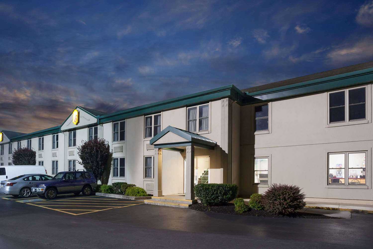 Harrisburg, PA의 Super 8 by Wyndham Harrisburg Hershey West