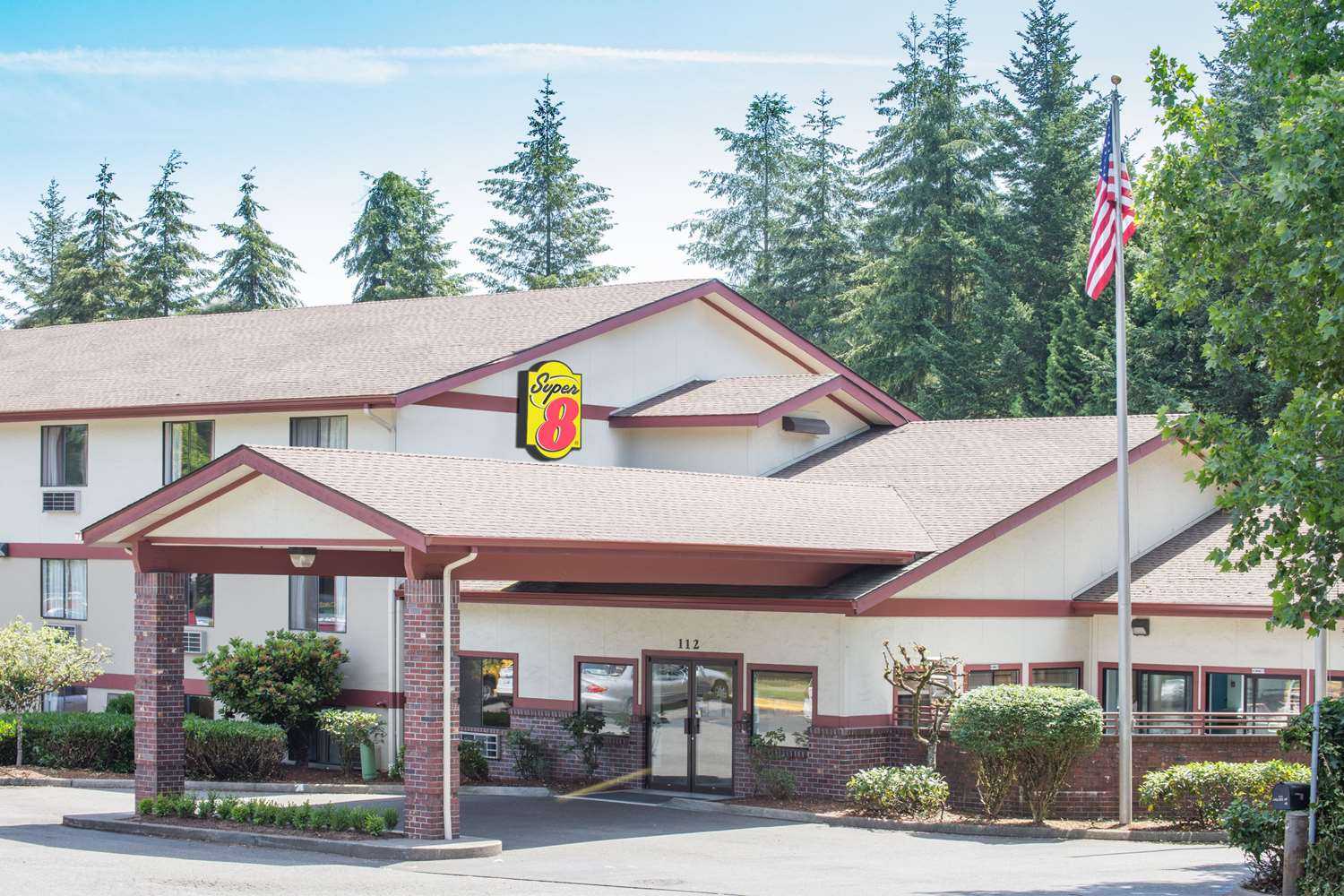 Super 8 by Wyndham Lacey Olympia Area в Lacey, WA