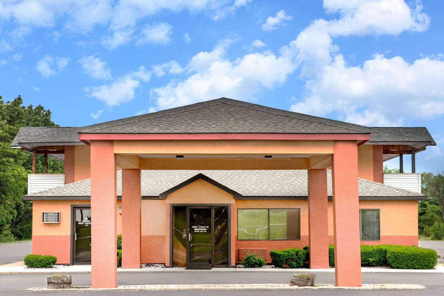 Days Inn by Wyndham Kingdom City в Kingdom City, MO
