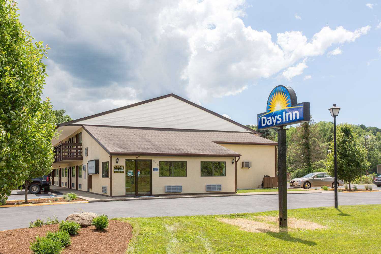 Days Inn by Wyndham Athens в Athens, OH