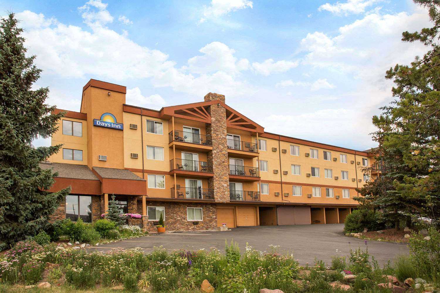Days Inn by Wyndham Silverthorne a Silverthorne, CO