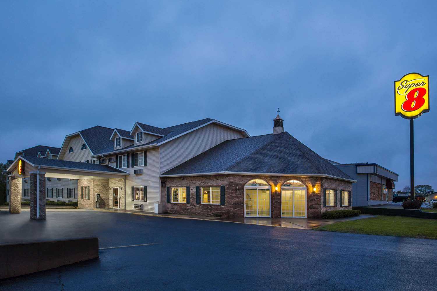 Super 8 by Wyndham Reedsburg em Reedsburg, WI