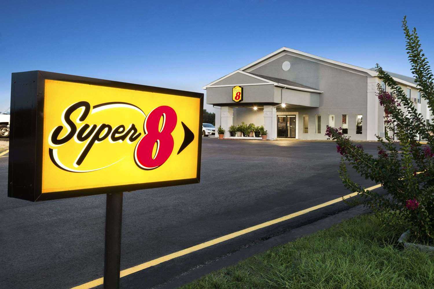 Super 8 by Wyndham Ardmore в Ardmore, OK