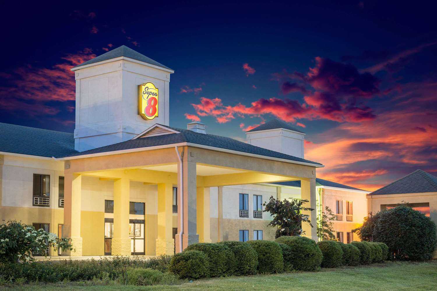 Super 8 by Wyndham Clemmons/Winston-Salem Area I-40 в Clemmons, NC