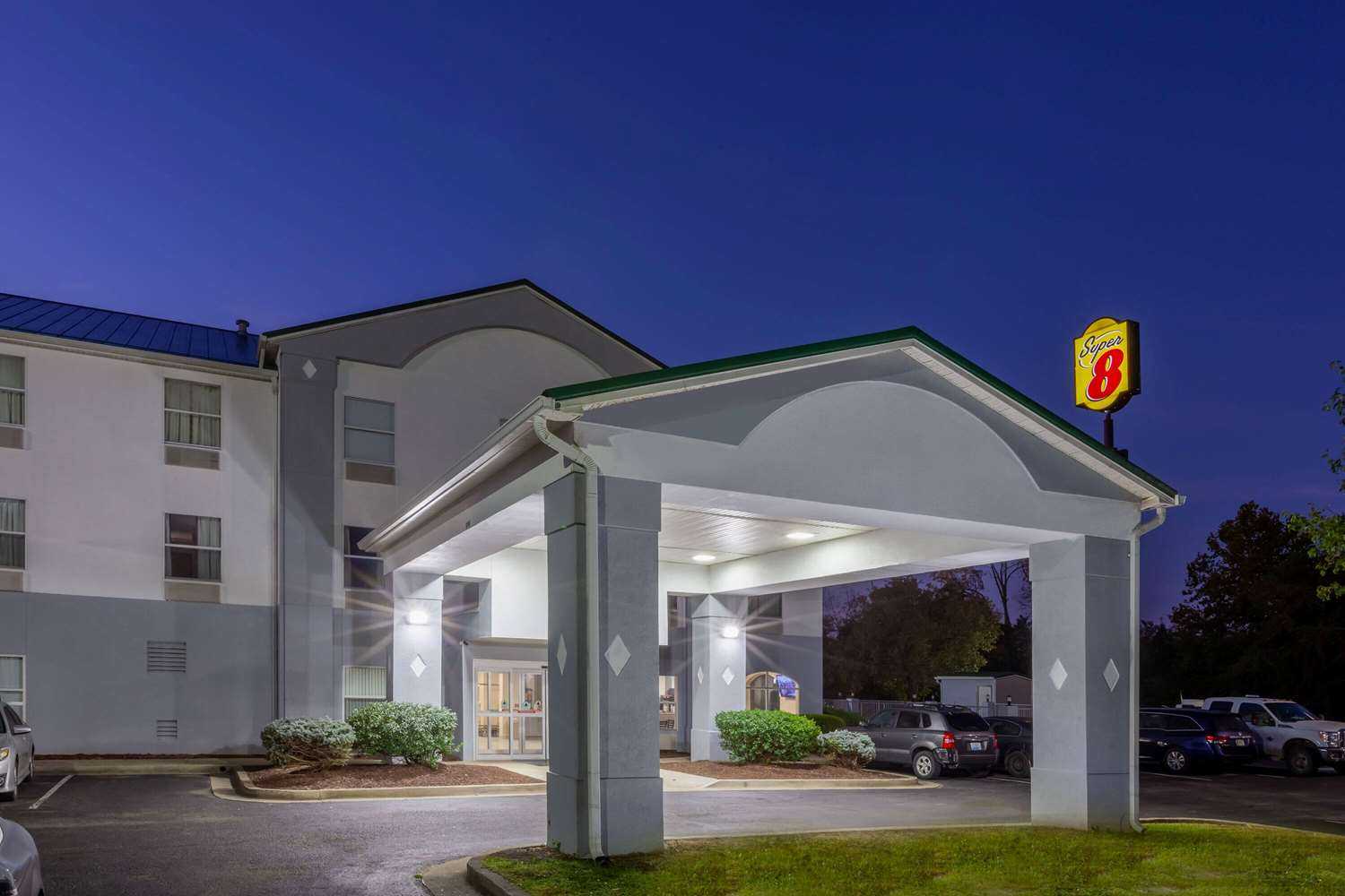 Super 8 by Wyndham La Grange KY em La Grange, KY