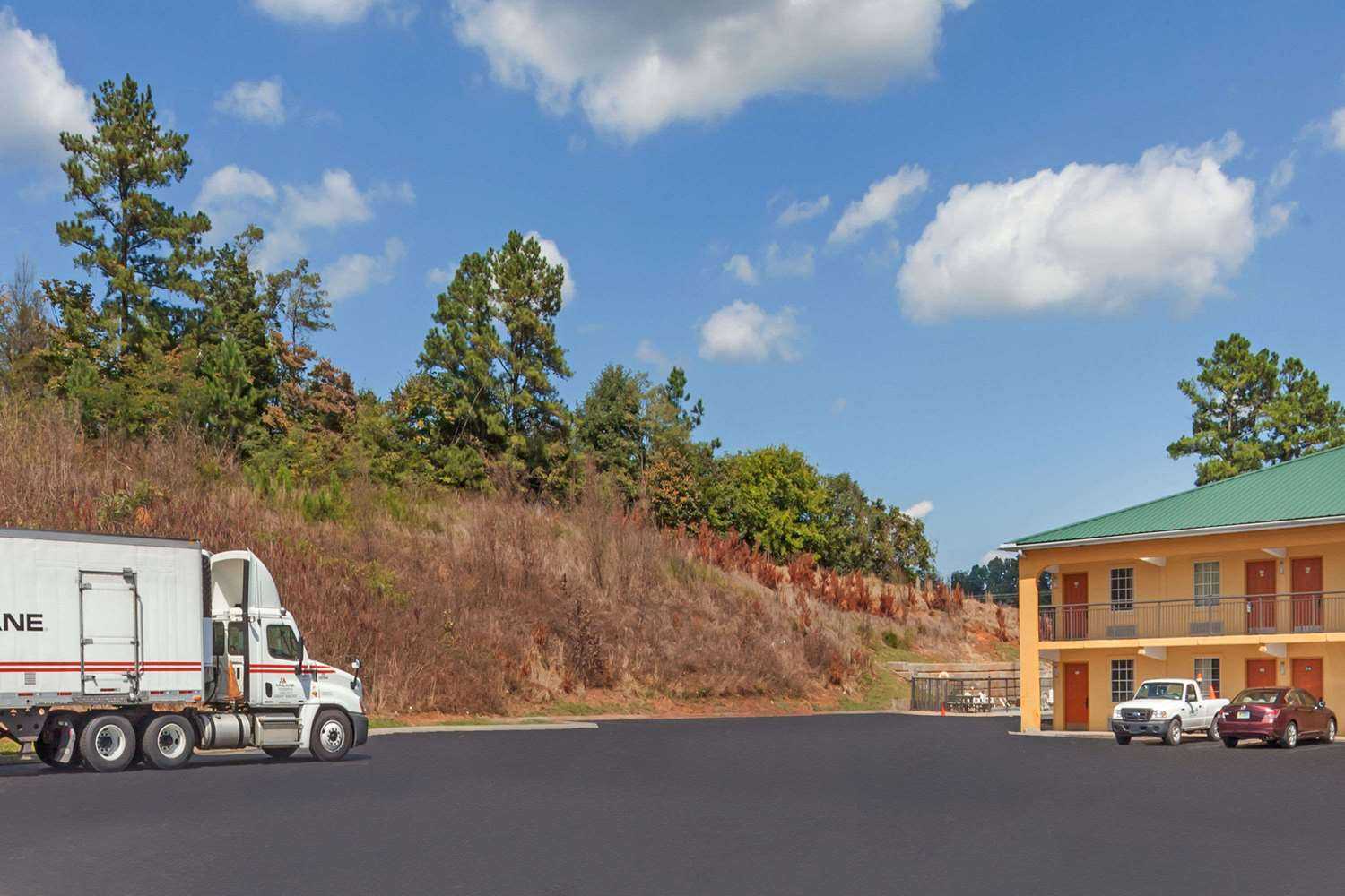 Days Inn by Wyndham Lenoir City в Lenoir City, TN