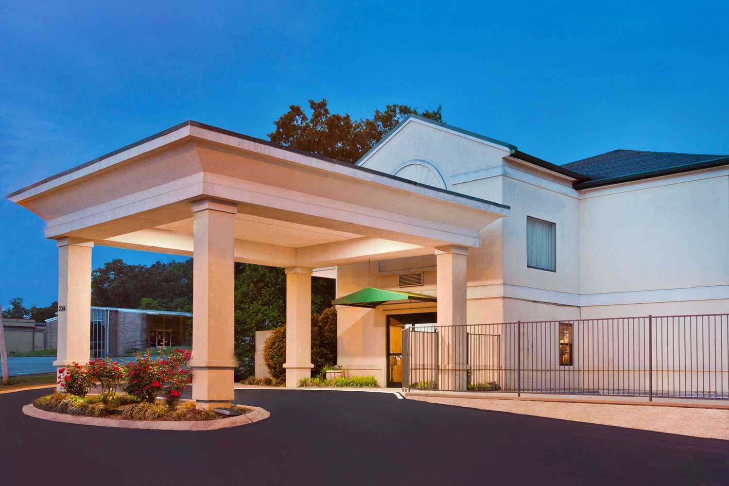 Super 8 by Wyndham Ft. Oglethorpe GA/Chatt TN Area в Fort Oglethorpe, GA
