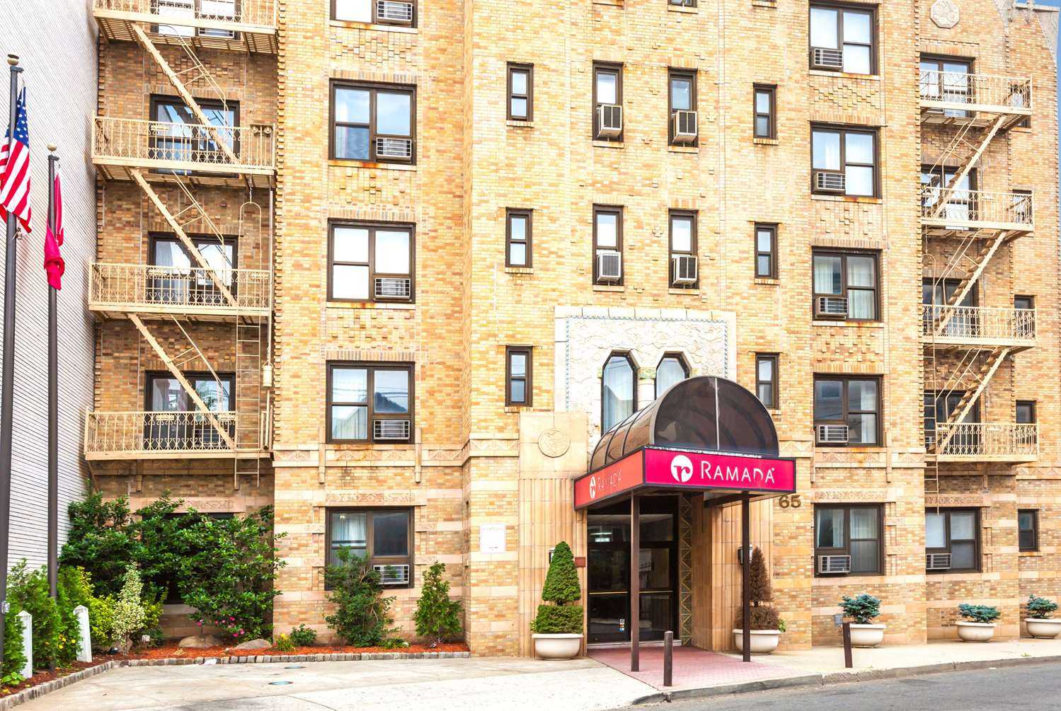 Ramada by Wyndham Jersey City в Jersey City, NJ