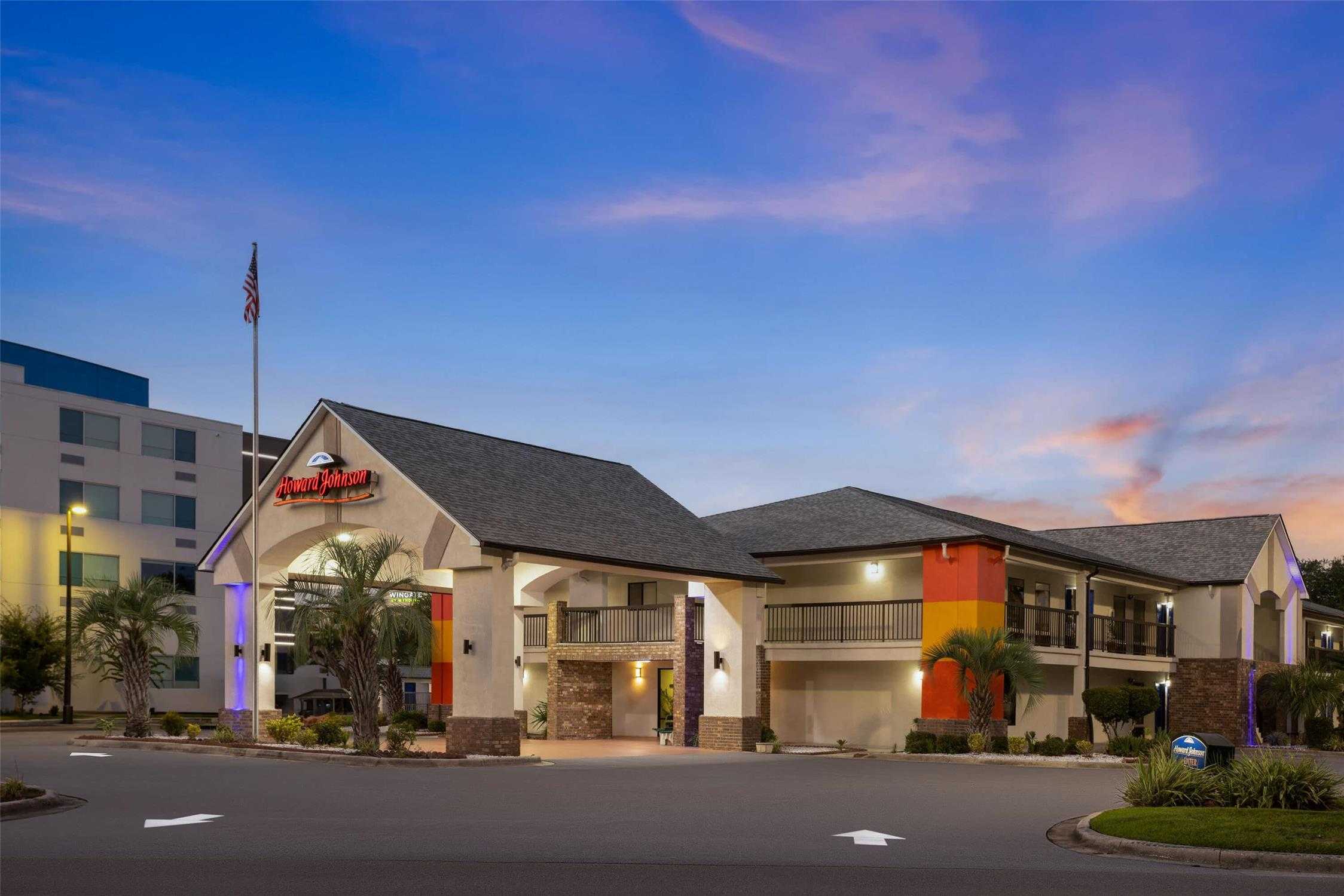 Howard Johnson by Wyndham Savannah GA a Savannah, GA